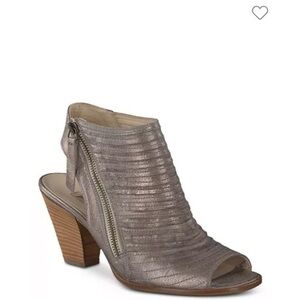 NWOT ▶️ Paul Green ◀️ Cayanne Leather Peep Toe Sandal 4 1/2 US size 7